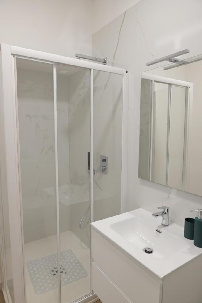 Flary Lägenhet Bari Exteriör bild